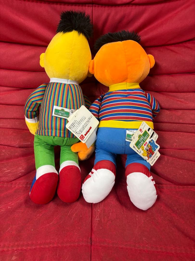 バートとアーニーセサミストリート kaws UNIQLO 人形（タグ付き）