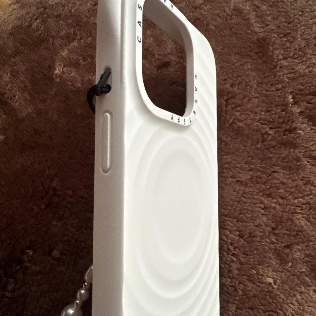 CASETIFY iPhone15Pro ケース　ホワイト　ストラップ付き