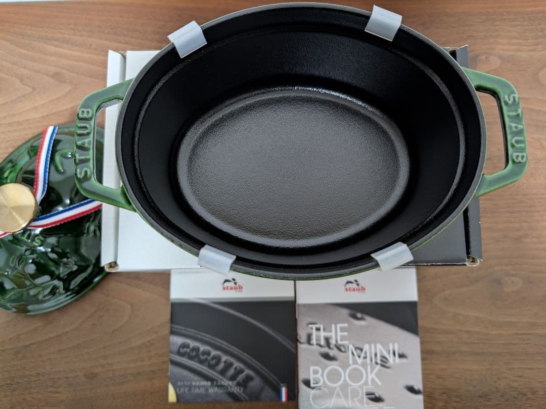 ストウブ　Staub　ピギー　ココット　オーバル　17㎝　生涯保証付　新品