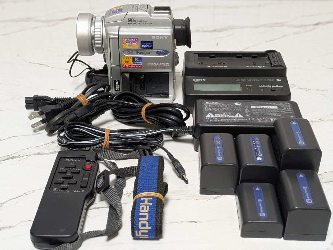 SONY　DCR-PC110　MiniDV対応　ビデオカメラ