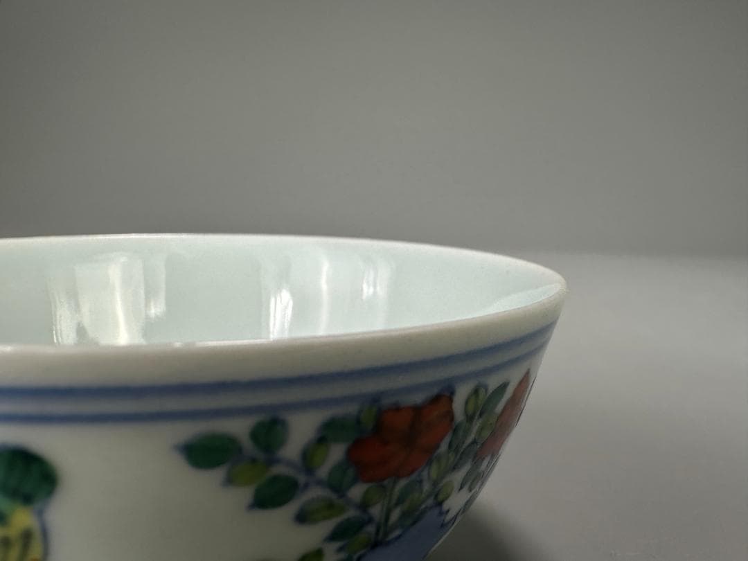 景徳鎮製　豆彩鶏文杯　盃　斗彩