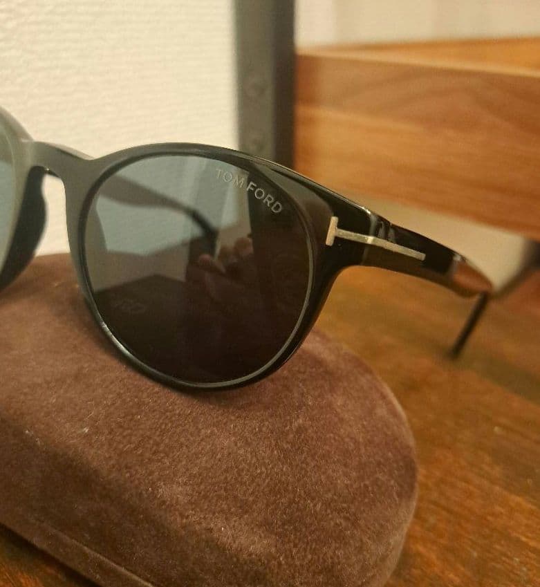 美品 TOM FORD サングラス TF522-01 トムフォード