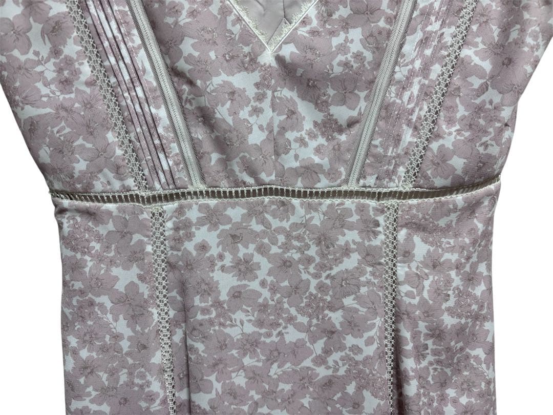ワンピース Lace Trimmed Floral Dress / nude rose