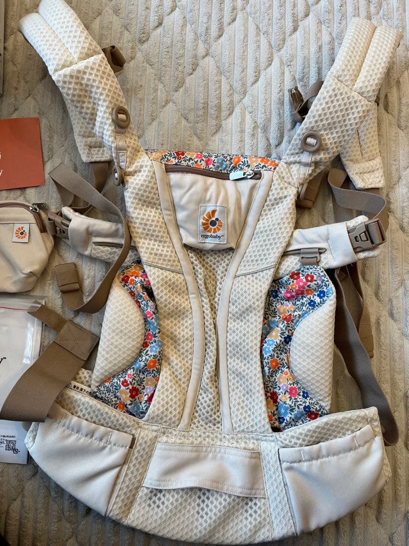 ergobaby OMNI breeze 抱っこひも ベージュ・フローラル