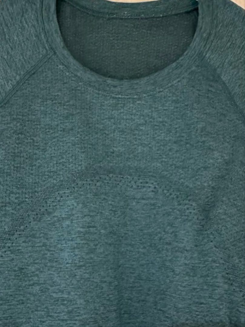 Lululemon Swiftly Tech クロップ長袖シャツ 2.0