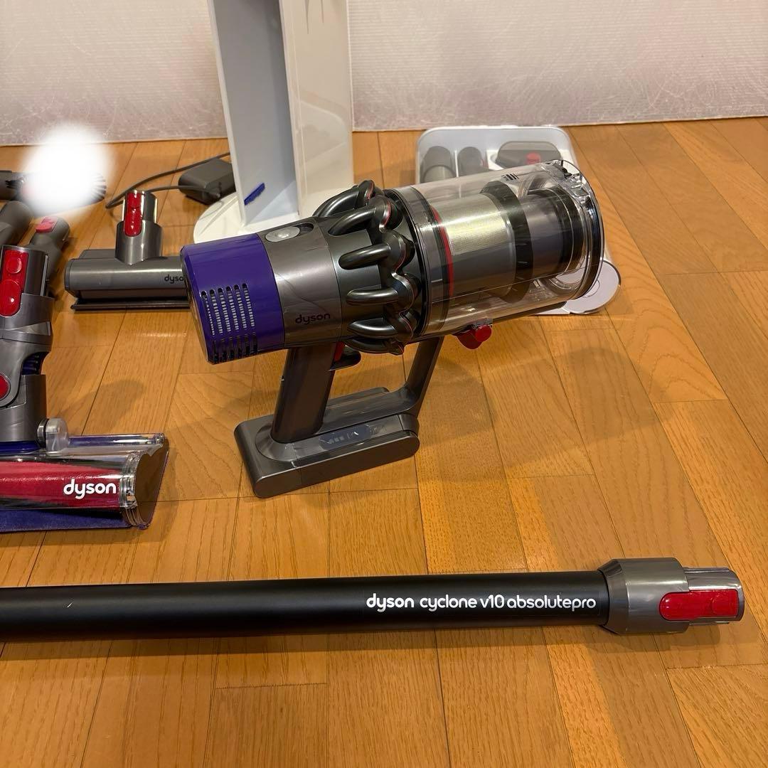 ダイソンV10 SV12 美品！　スタンド付き　分解洗浄除菌整備済み