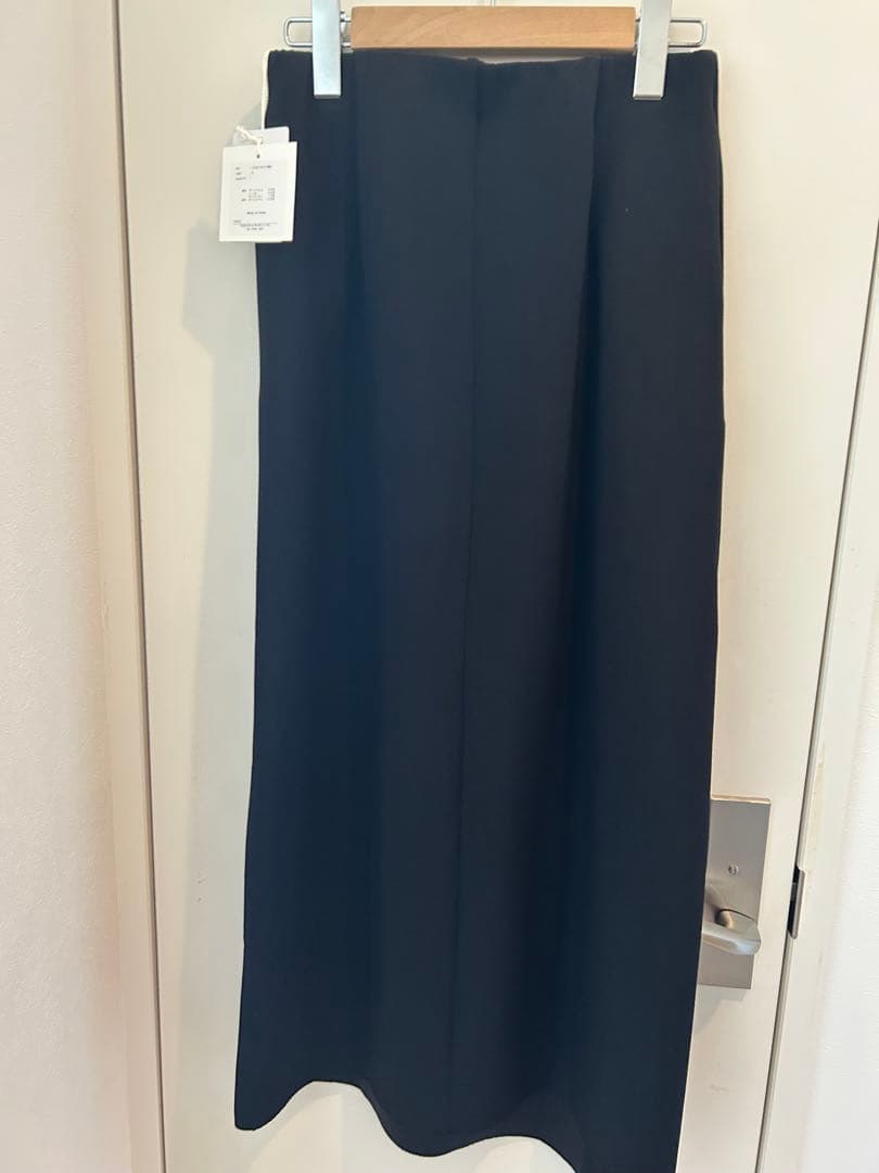 CHIGNON ブラック ポンチタイトスカート新品