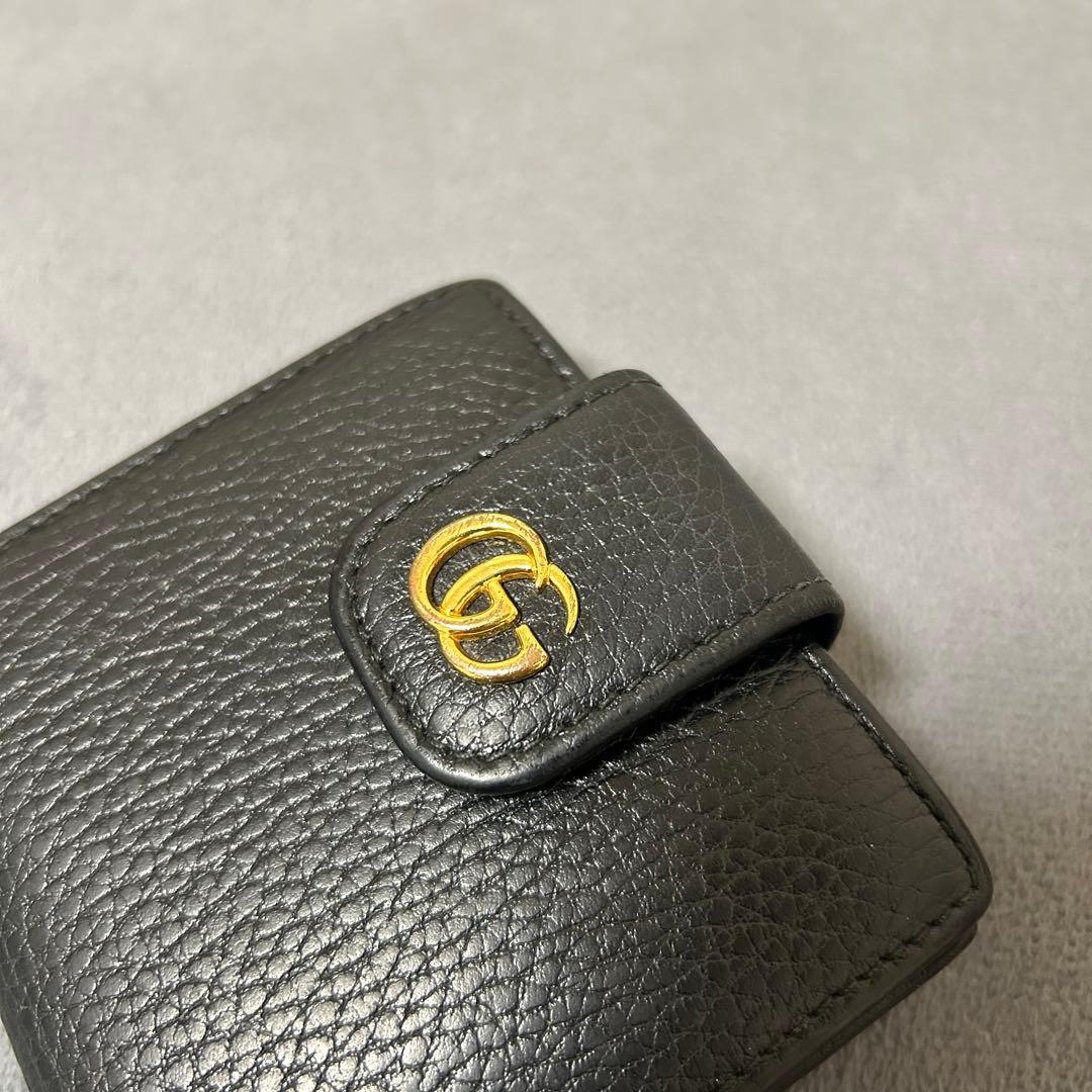 GUCCI ミニ財布　マーモント　エンボスロゴ　二つ折り　GG ブラック