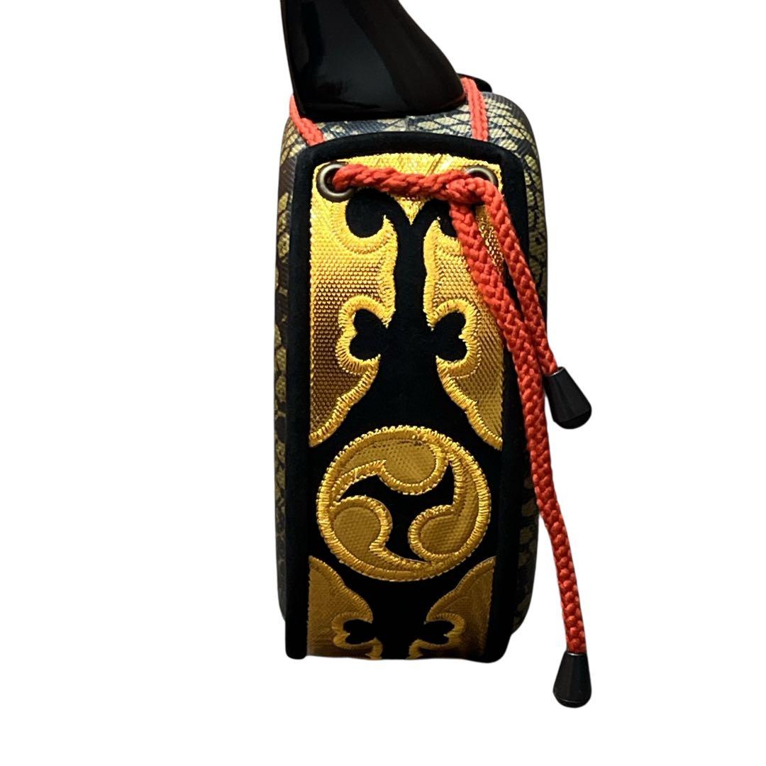 【美品】沖縄三線 三味線 人工革　合皮 ヘビ柄　ハードケース付 民族楽器 弦楽器