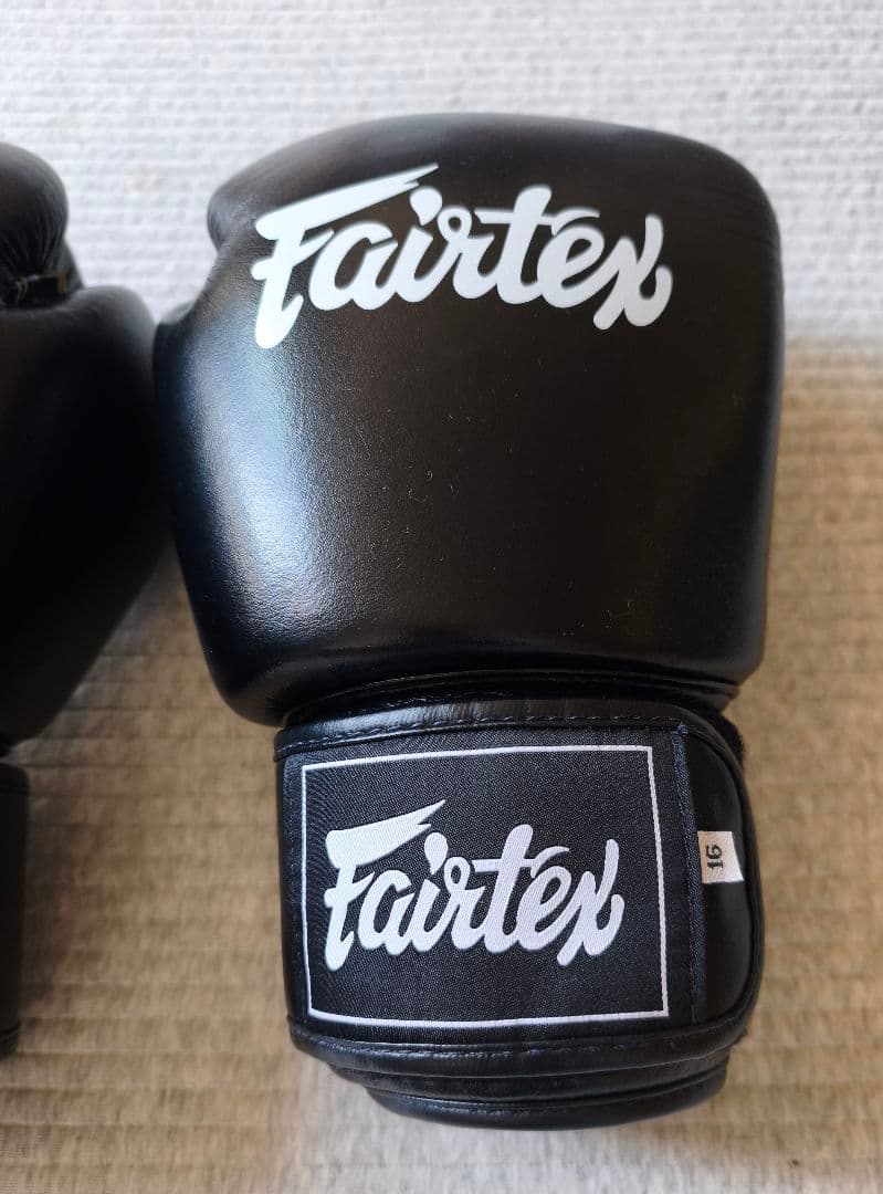 Fairtex ボクシンググローブ 16oz 黒