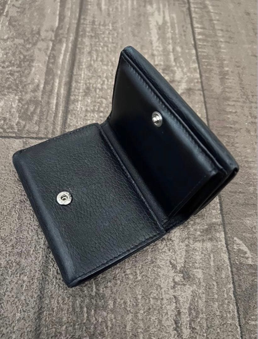 【国内正規品‼️】PRADA 三つ折り財布　BLACK レザー