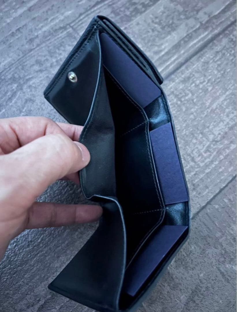 【国内正規品‼️】PRADA 三つ折り財布　BLACK レザー