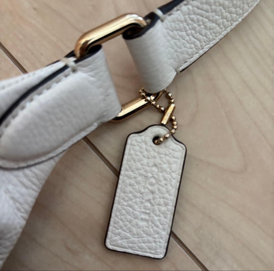 COACH ホワイト ボディバッグ　ショルダーバッグ