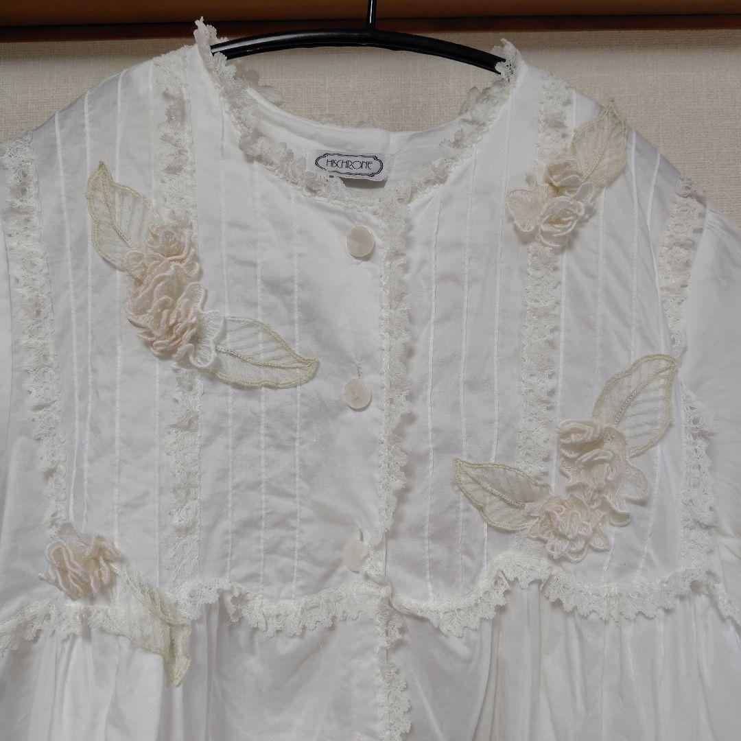 再お値下げヒスクローネ　さえら　花柄刺繍フリル付きホワイトパジャマ上下セット