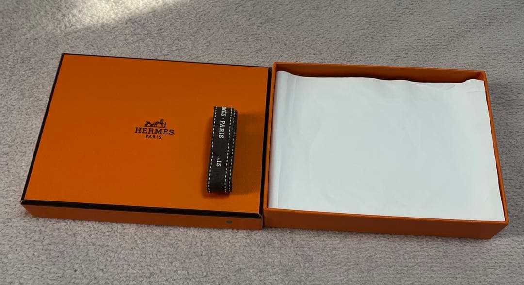 【HERMÈS・未使用】エルメス ベアンコンパクト 黒×ゴールド金具
