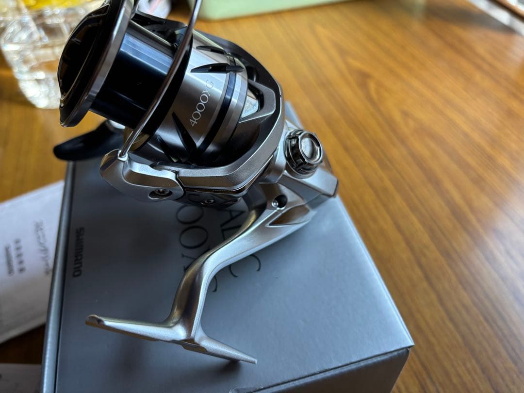 【美品】シマノ スピニングリール 23 ストラディック 4000XG