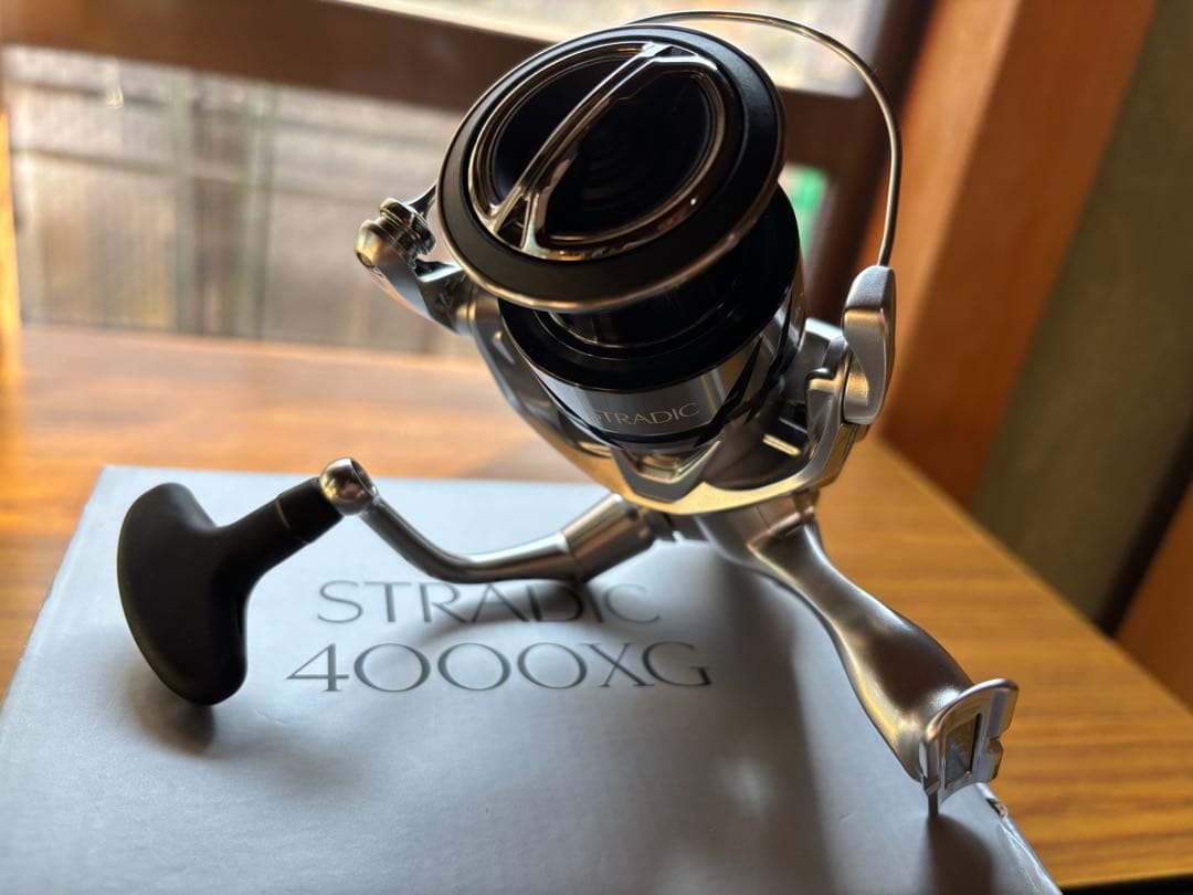【美品】シマノ スピニングリール 23 ストラディック 4000XG
