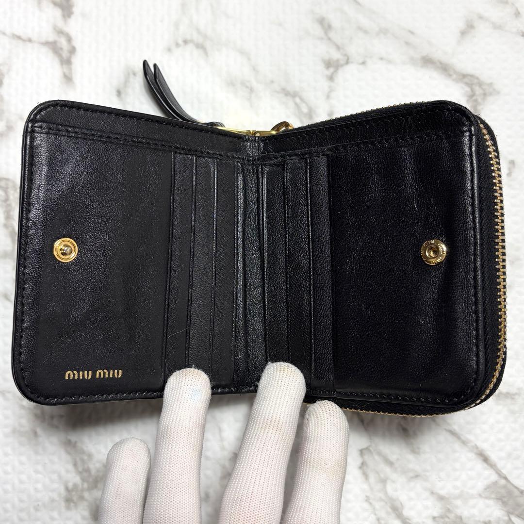【美品】ミュウミュウ マテラッセ 二つ折り財布 ブラック ゴールド金具 レザー