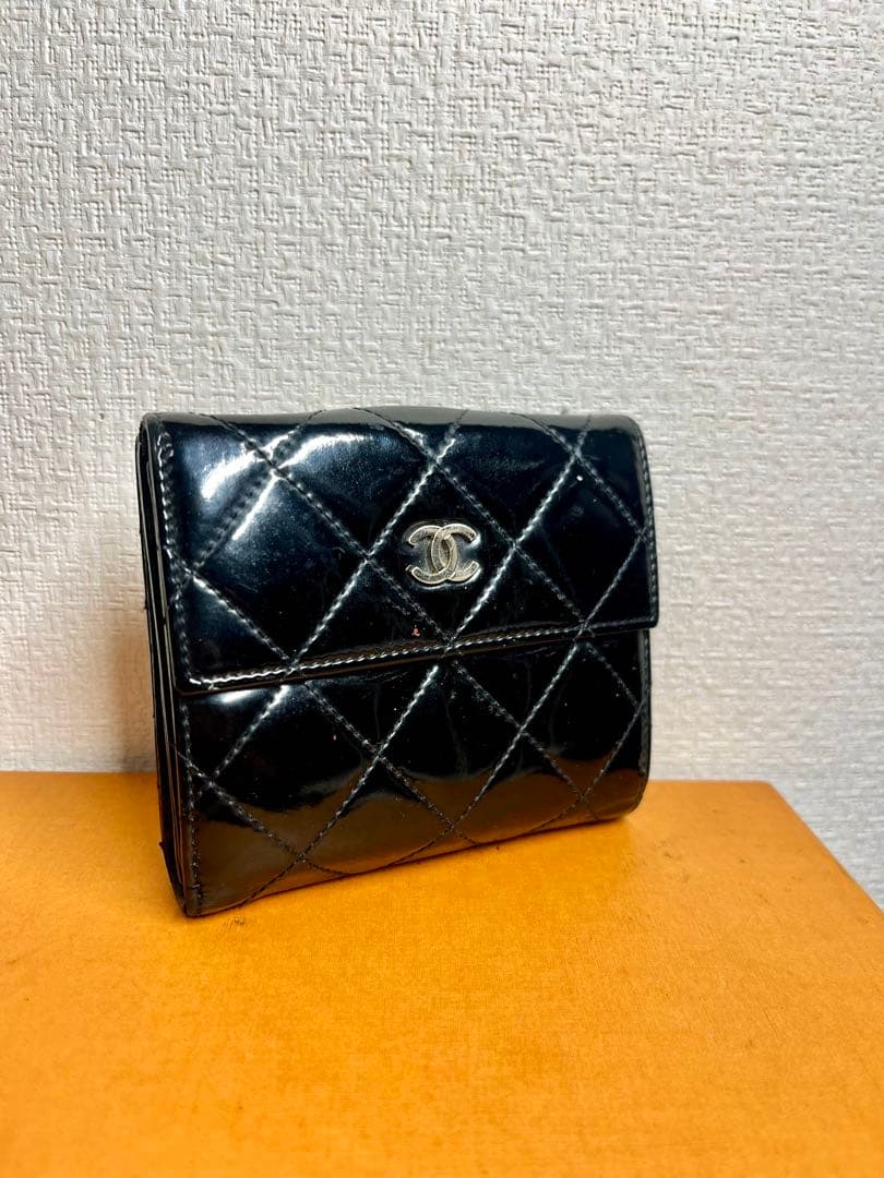 Y*o様 【正規品】CHANELシャネルパテントレザー　エナメル　折財布　ブラッ