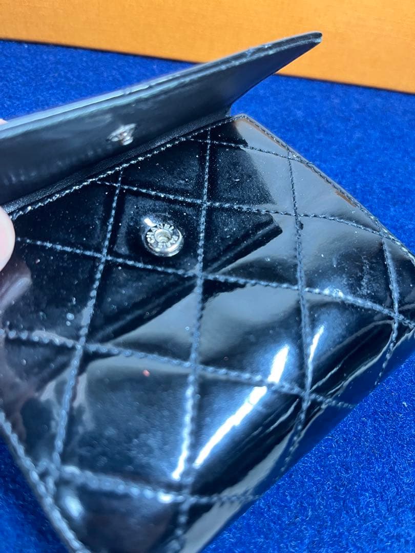 Y*o様 【正規品】CHANELシャネルパテントレザー　エナメル　折財布　ブラッ