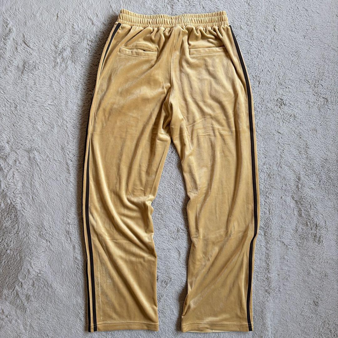 新品 adidas Originals ベロアトラックパンツ ベージュ ゴールド