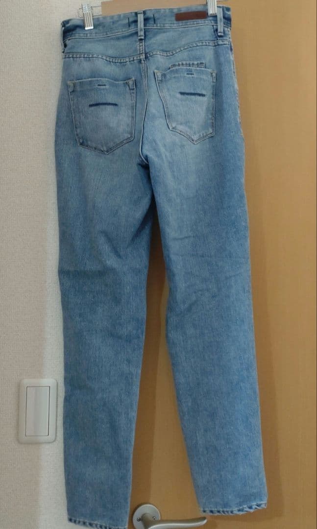 美品　YANUK　ハイウエスト　スリムテーパード　ルース　24 田中みなみ