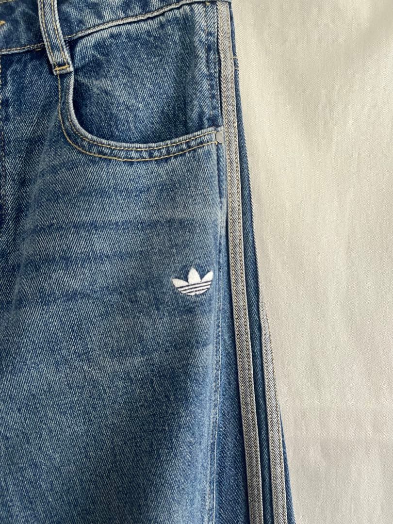 adidas ルーズ　デニムパンツ　アディダス