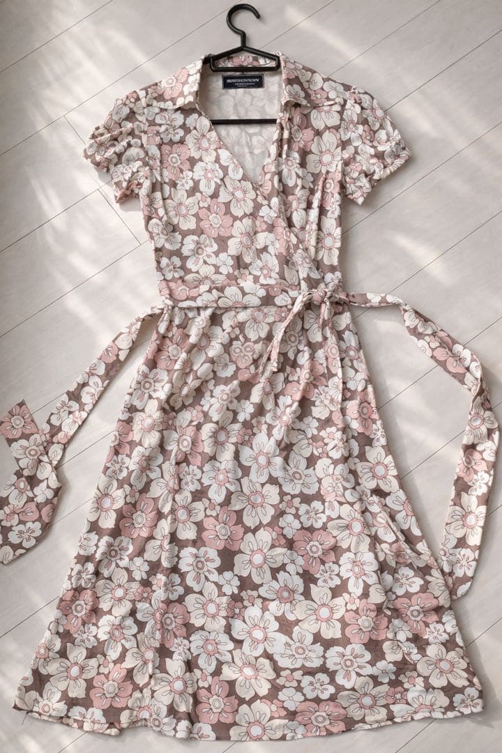 美品 バーバリーロンドン 花柄ワンピース 38 定価5.8万