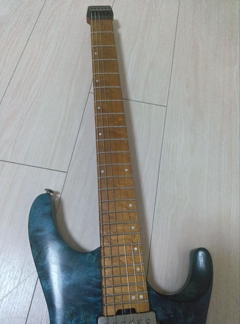 Ibanez Q52PB ヘッドレスギター