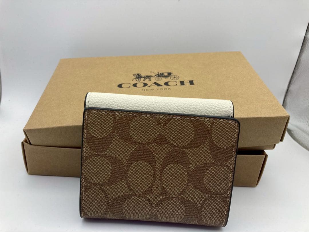 【新品・未使用】COACH 二つ折り財布 ブラウン／ホワイトC7805