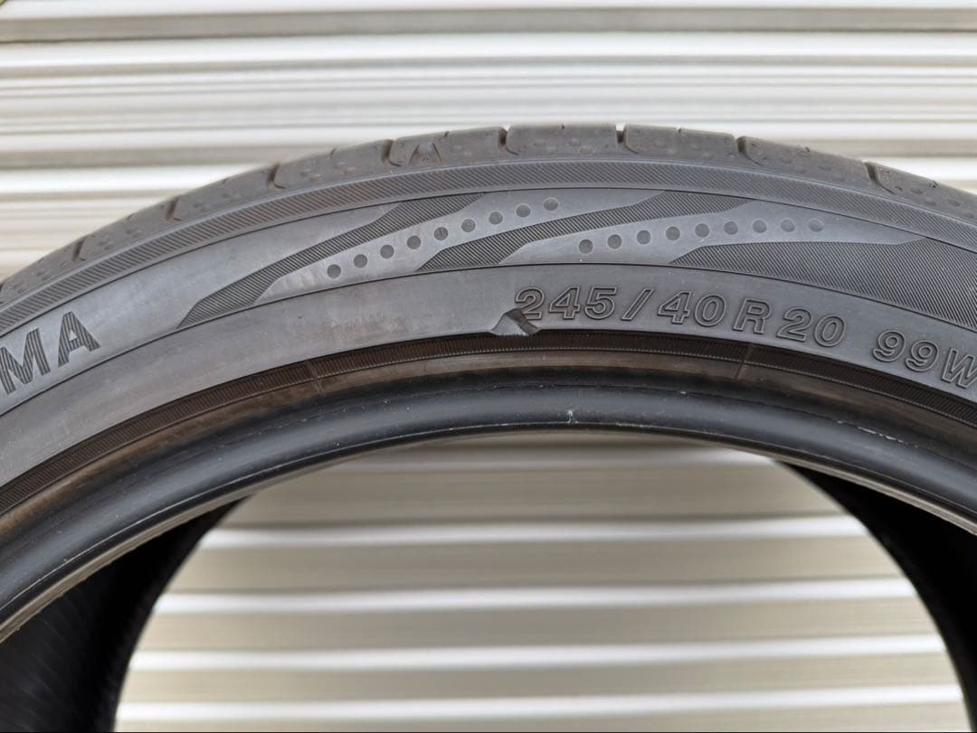 ヨコハマ　ブルーアース　245/40R20 99W 2022年式　バリ溝　一本