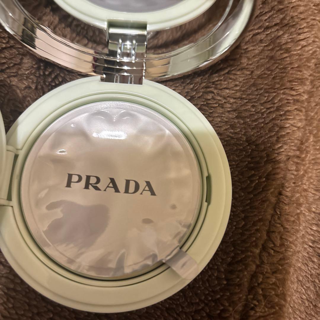 ほぼ新品★PRADAクッションファンデ限定カラー