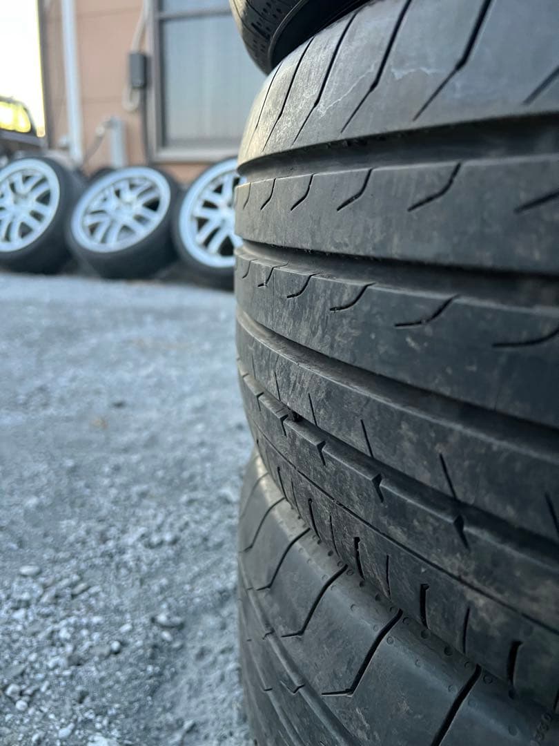 ヨコハマ　ブルーアース　rv03 215/65r16 22年製　バリ山