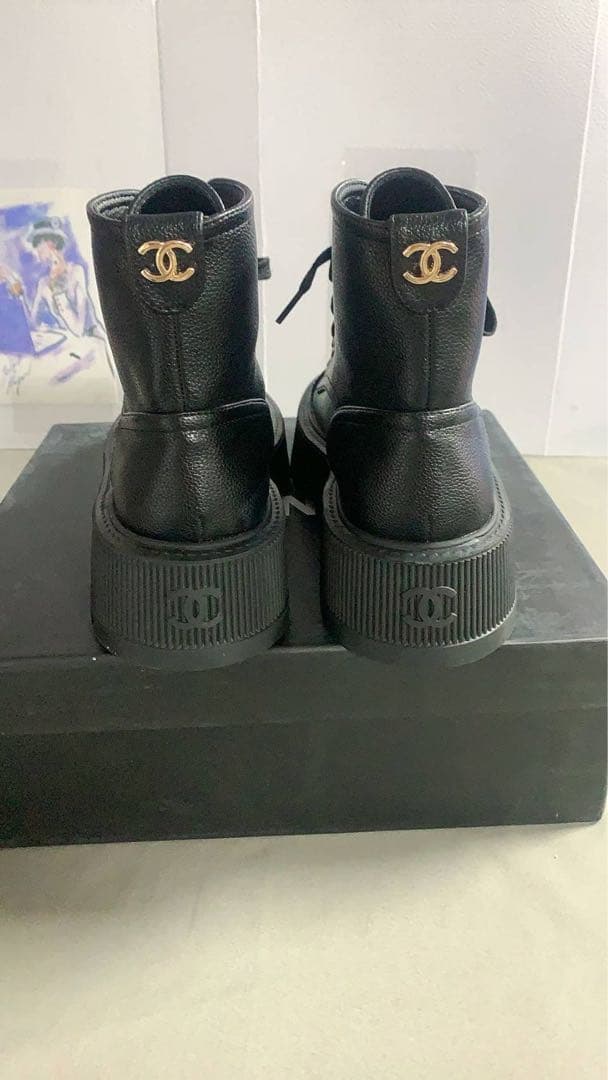CHANEL ブラック ハイカットブーツ