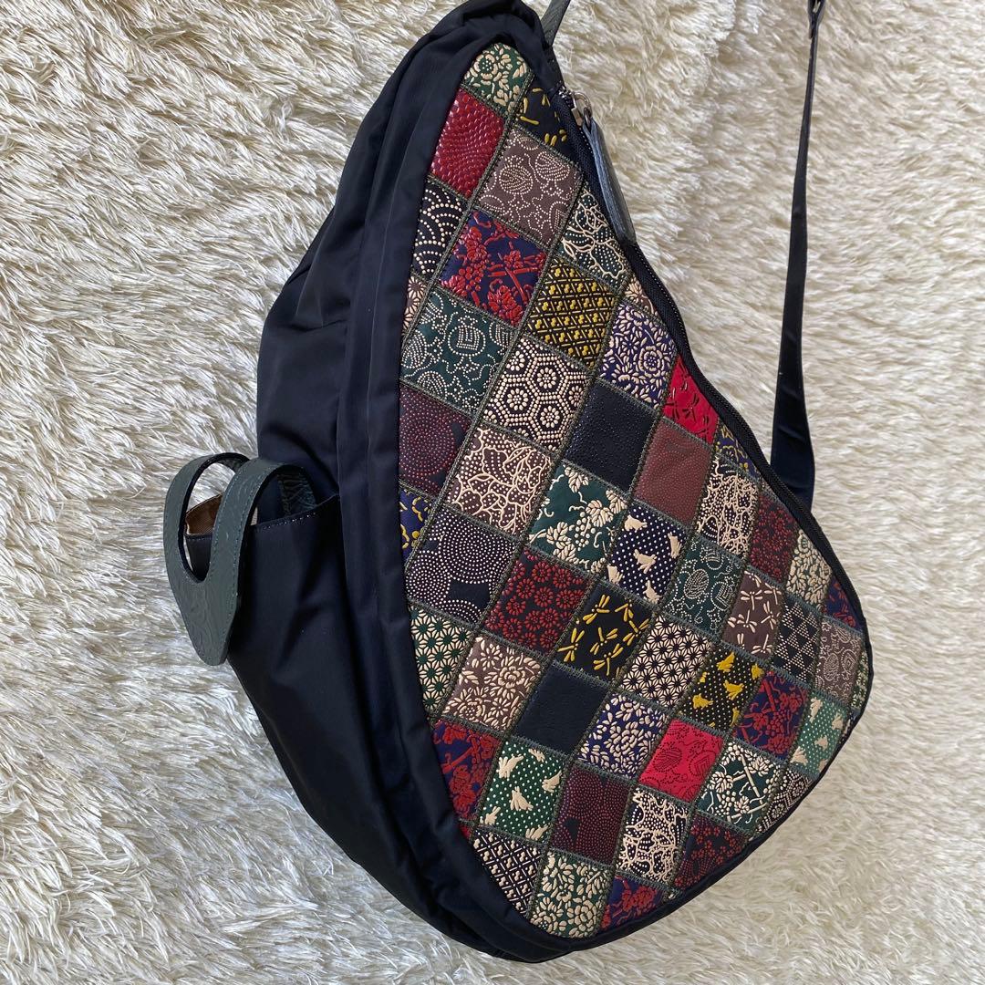 美品 江戸三紅印傳 伝統紋様 総柄 ボディーバッグ ショルダー パッチワーク