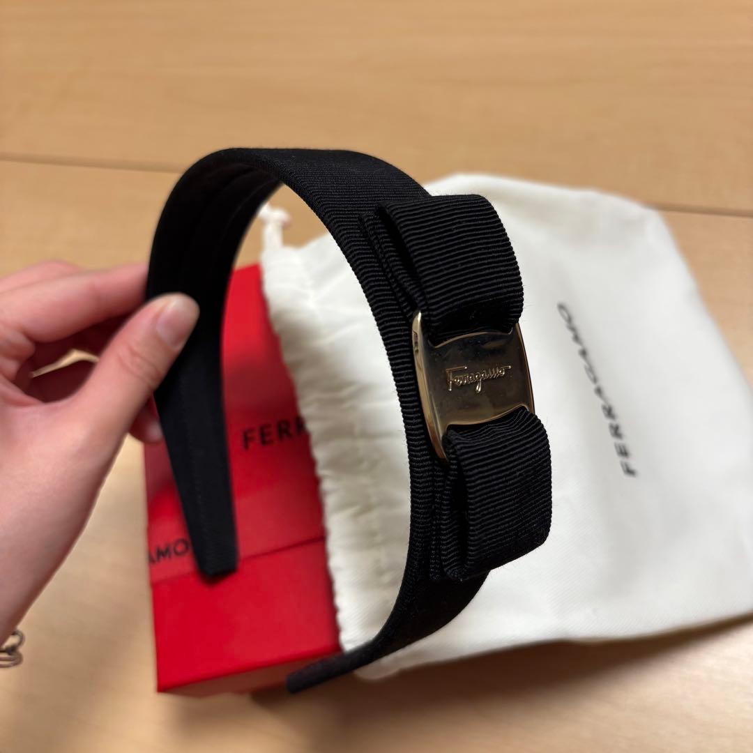 FERRAGAMO ブラックリボン　カチューシャ　箱付き