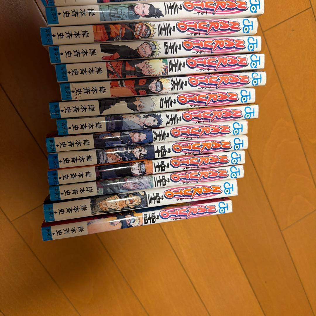 ナルト 1〜44巻 タイトルが縦に書いてある下の部分に傷が5巻ほどあります。
