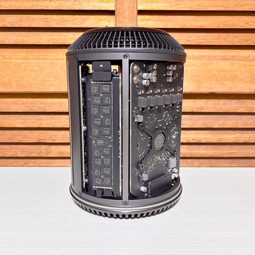 あらでぃん　Mac Pro(Late 2013)