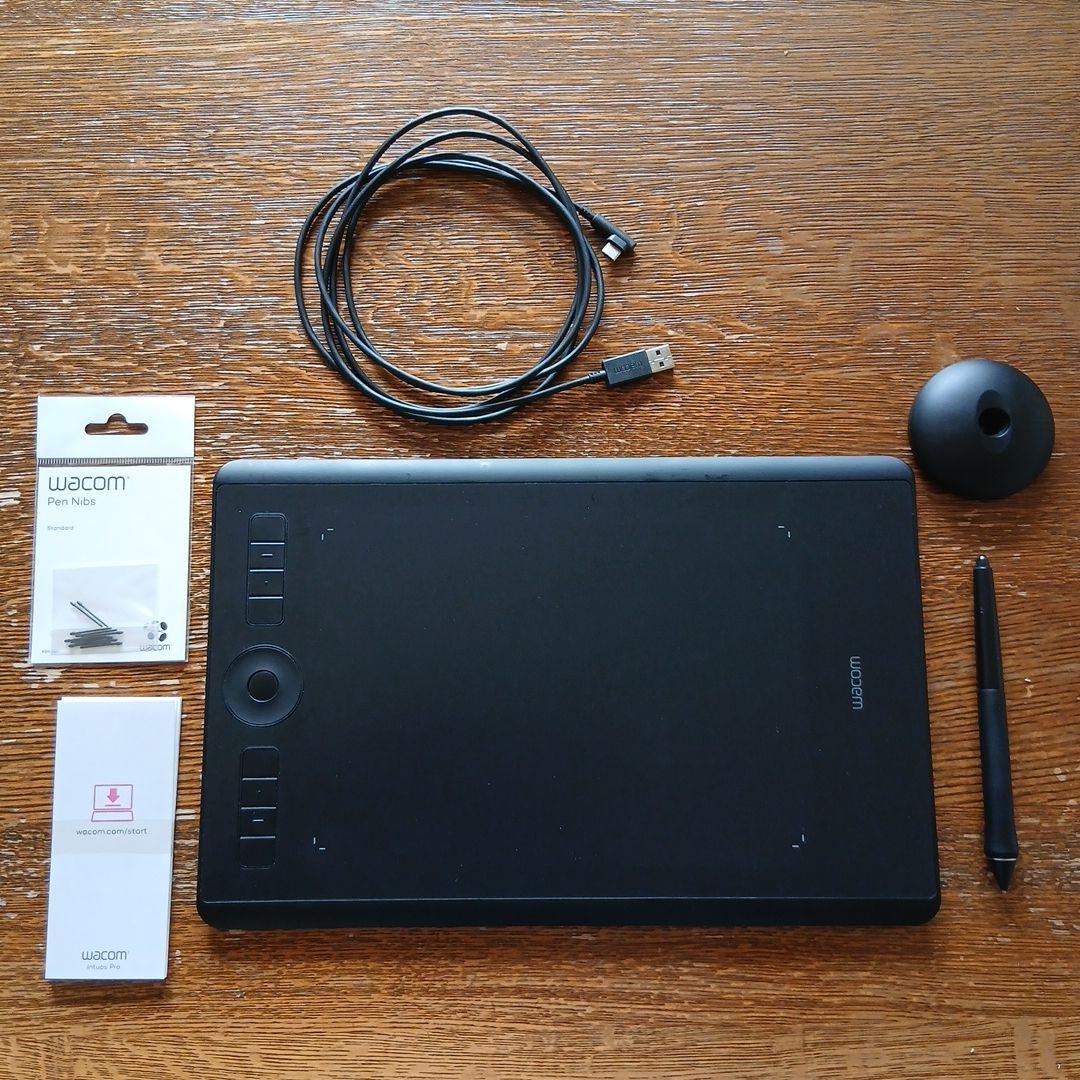 美品　Wacom Intuos Pro M ペンタブレット ケース付き