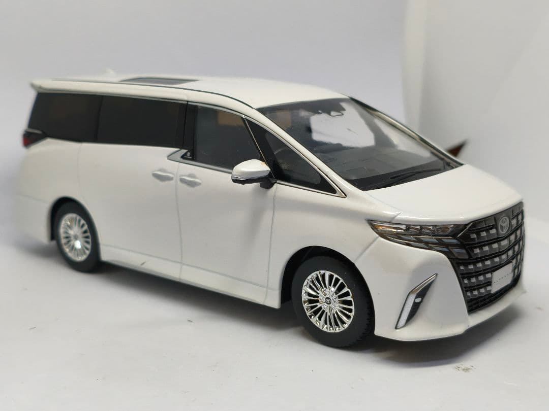 トヨタ アルファード カラーサンプル ミニカー 1/30 色見本 ホワイト 白