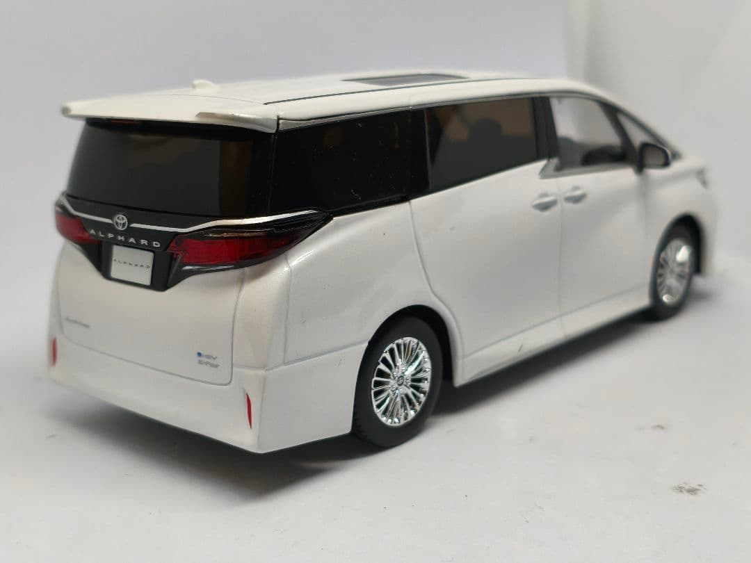 トヨタ アルファード カラーサンプル ミニカー 1/30 色見本 ホワイト 白