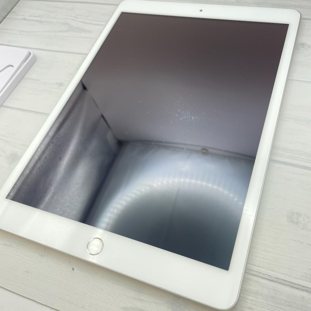 【お値打ちセット】iPad 第8世代 保護フィルム＋キーボードケース＋ペンシル