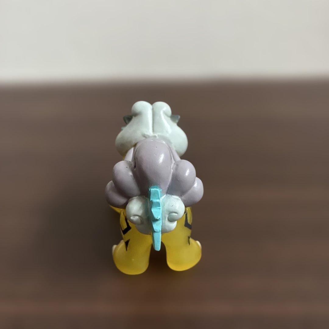 スーパー激レア　伝説ポケモン　なかなか出ないスケルトンのライコウ フィギュア