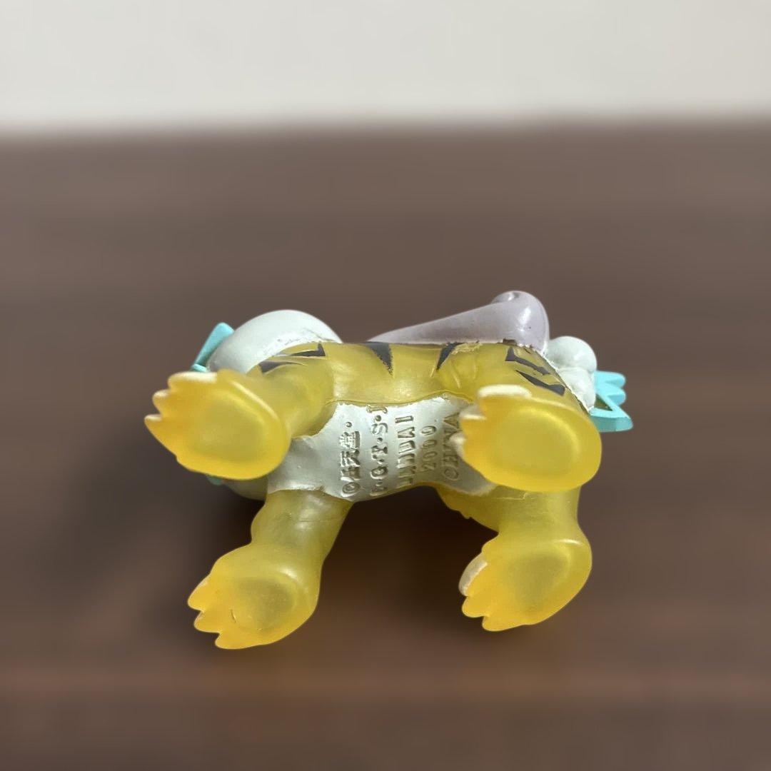 スーパー激レア　伝説ポケモン　なかなか出ないスケルトンのライコウ フィギュア