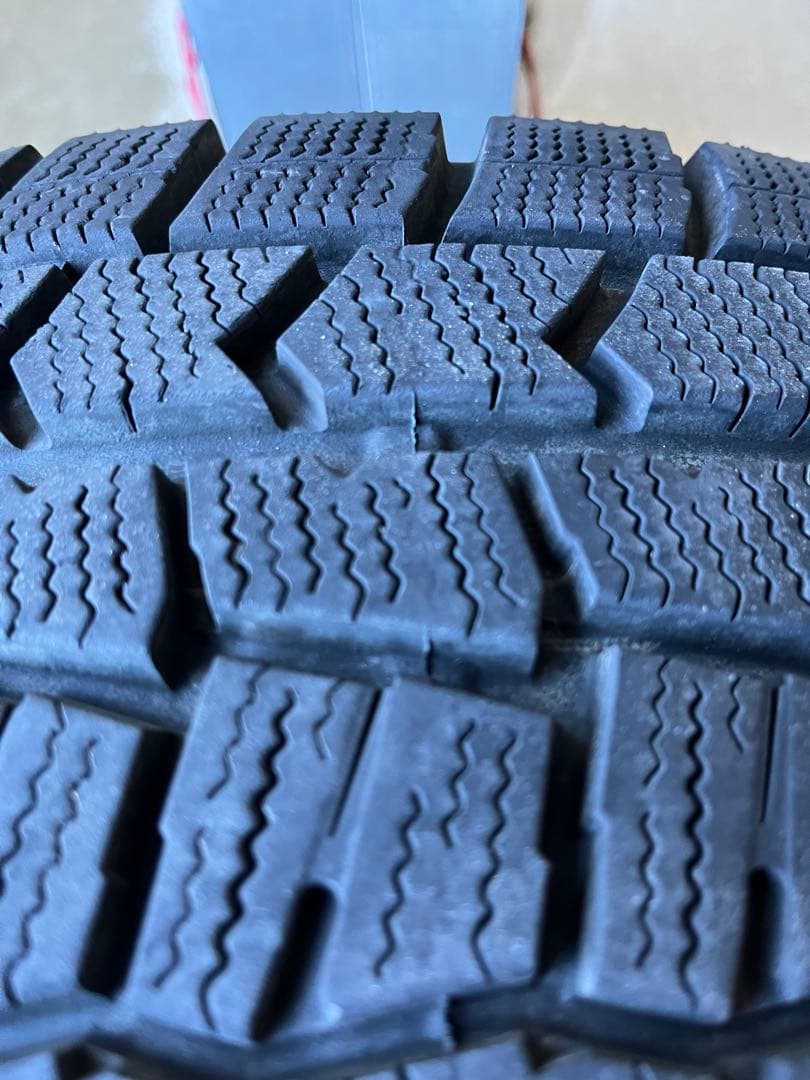 ① Oops　ヴェゼル　215/60R/16 ウィンターマックス02