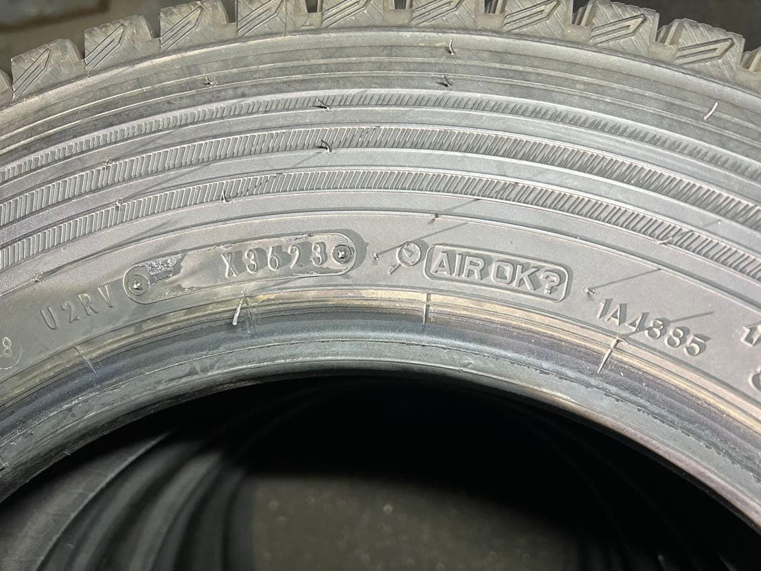 ①バリ溝 2023年製 155/80R14 4本 グッドイヤー スタッドレス