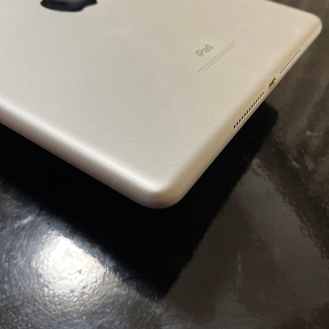 Apple iPad シルバー 本体　第6世代