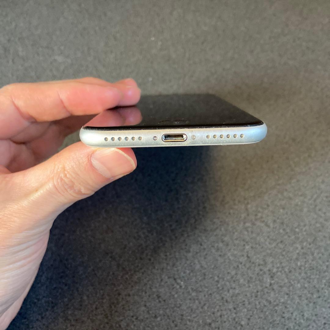 ジャンク品　SIMフリー　iPhoneSE第２世代　64GB