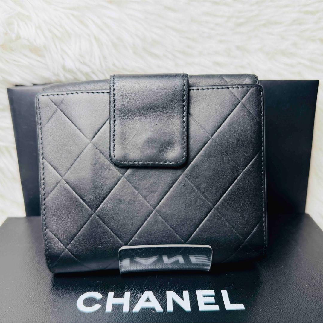 CHANEL 二つ折り財布 コンパクト ロゴ型押し 黒 キルティング レザー