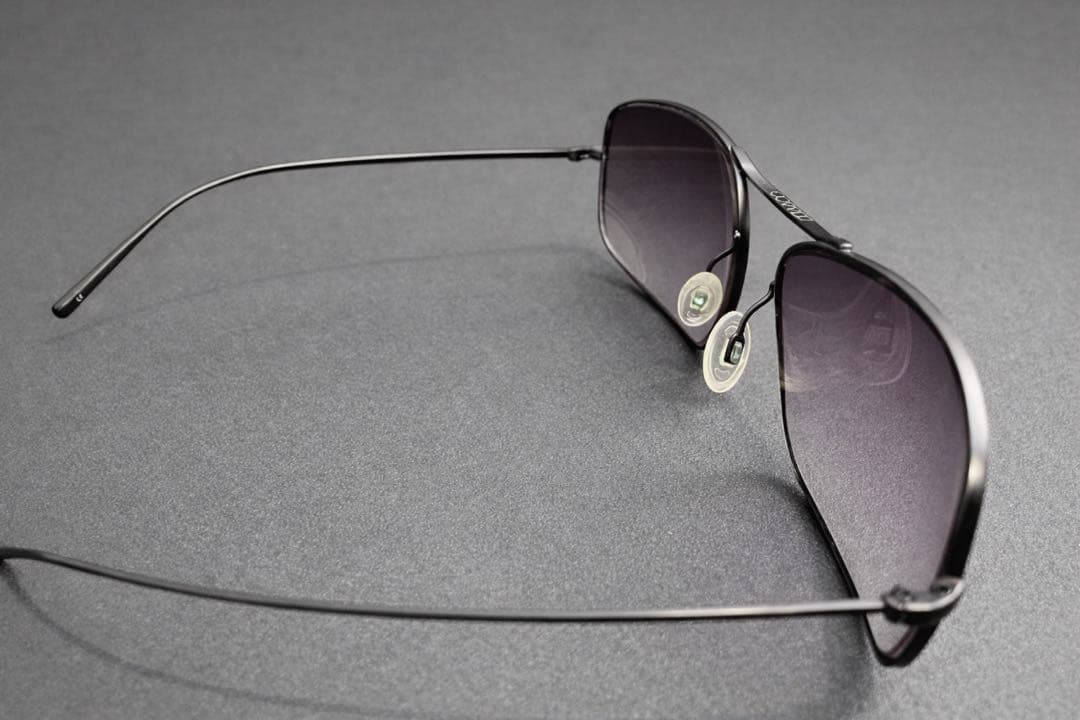 Oliver Peoples Quest サングラス ブラック